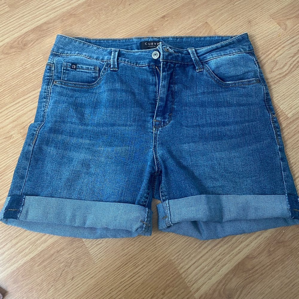 Denim shorts, curvy